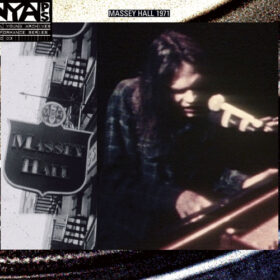 Neil Young – Live At Massey Hall 1971 (2007)